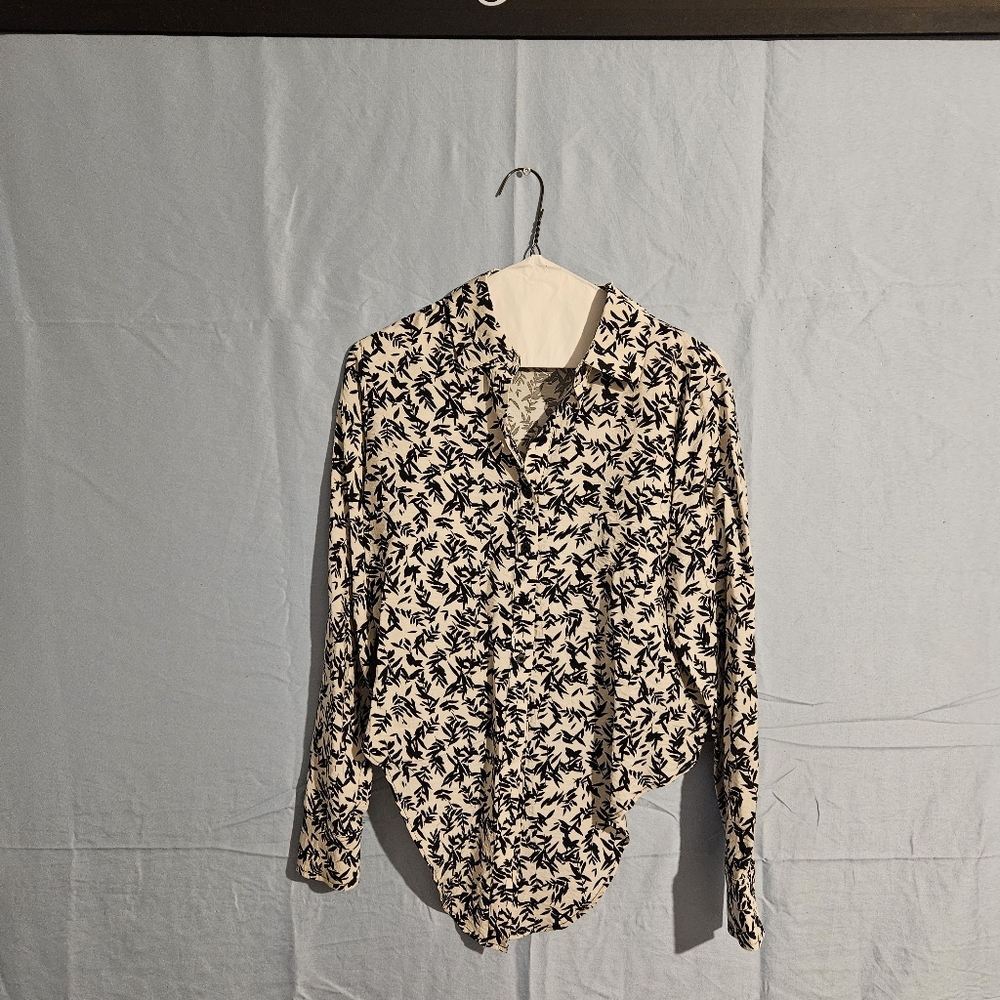 XM JOIE FLORAL BLACK AND WHITE PRINT.